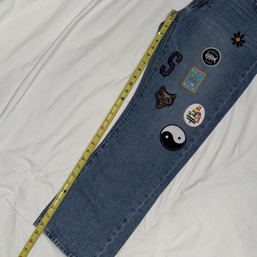 Stylish Blue Wide Leg Jeans with Fun Patches.Size 33x30 - Picture 10 of 11